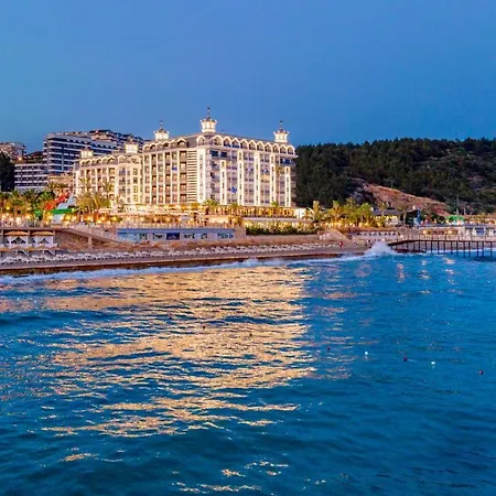Aria & Ultra Hotel 5*